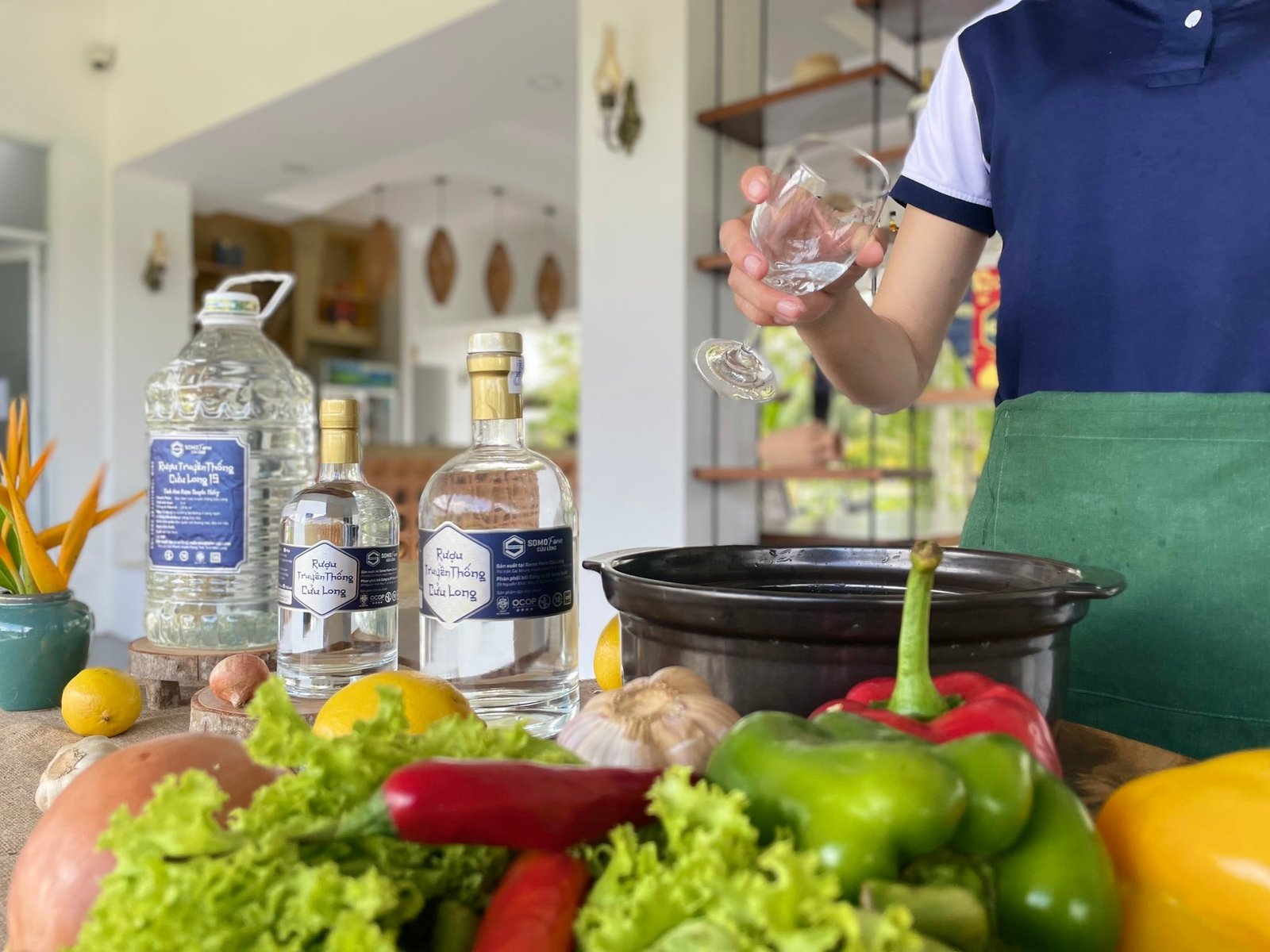 RƯỢU TRẮNG VÀ CÔNG DỤNG BẤT NGỜ CHO BÀ NỘI TRỢ